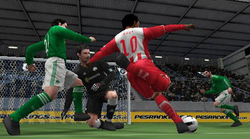 CONSOLA PSP NEGRO CON PRO EVOLUTION SOCCER 2010 - Image 7